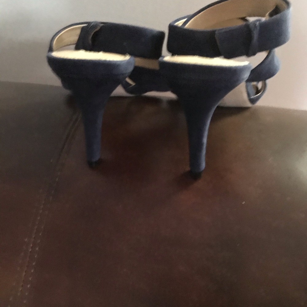 Antonio Melani beautiful navy leather heels - Picture 5 of 5